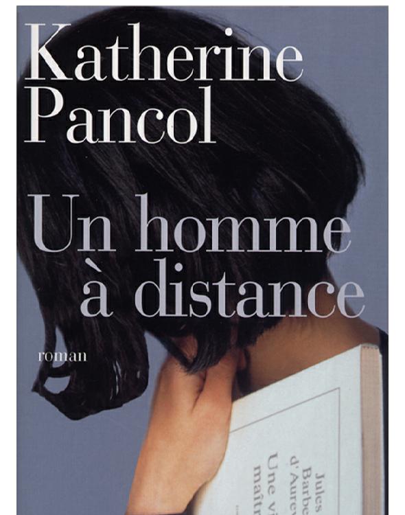Un homme à distance