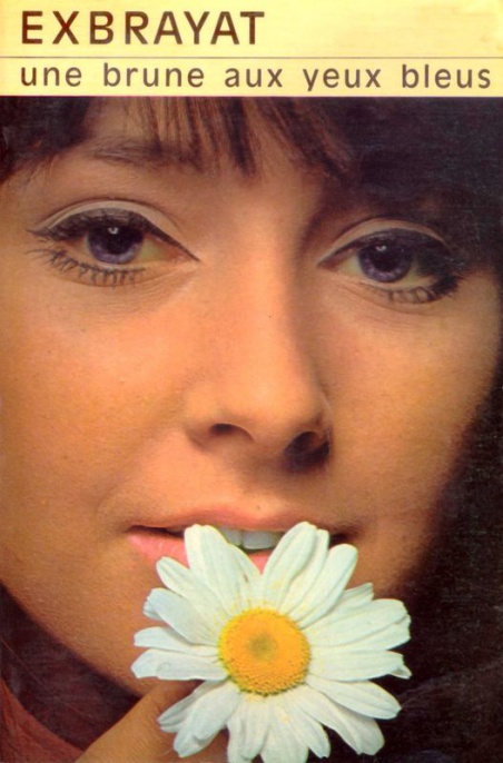 Une brune aux yeux bleus