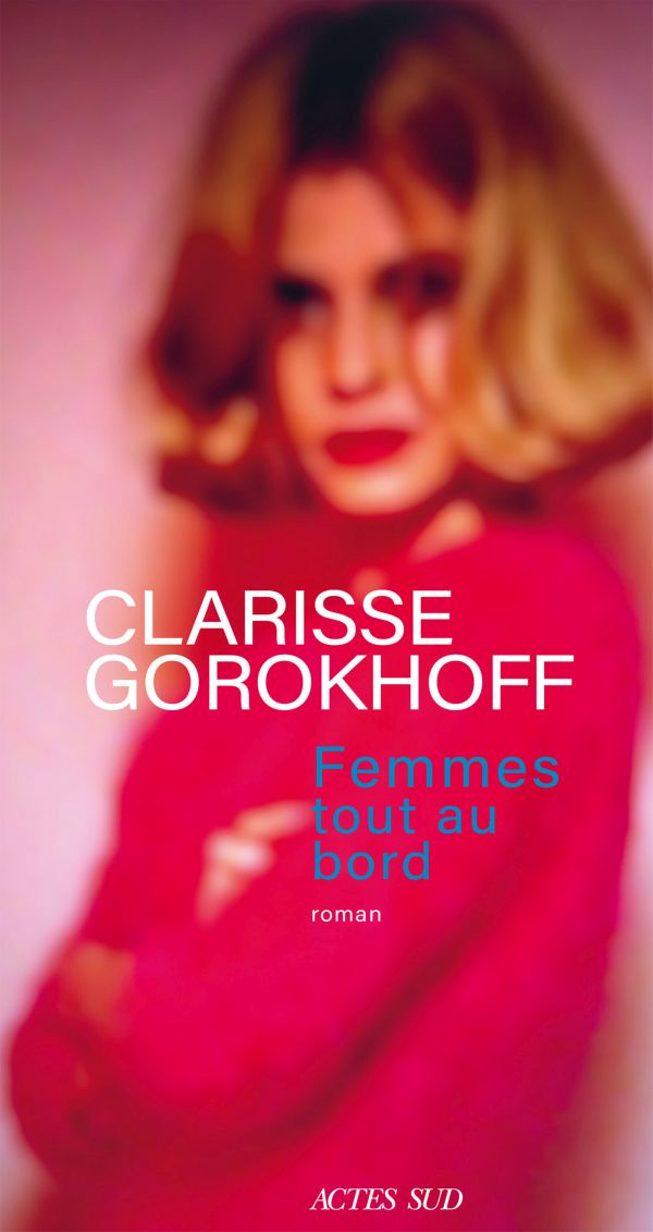Femmes tout au bord